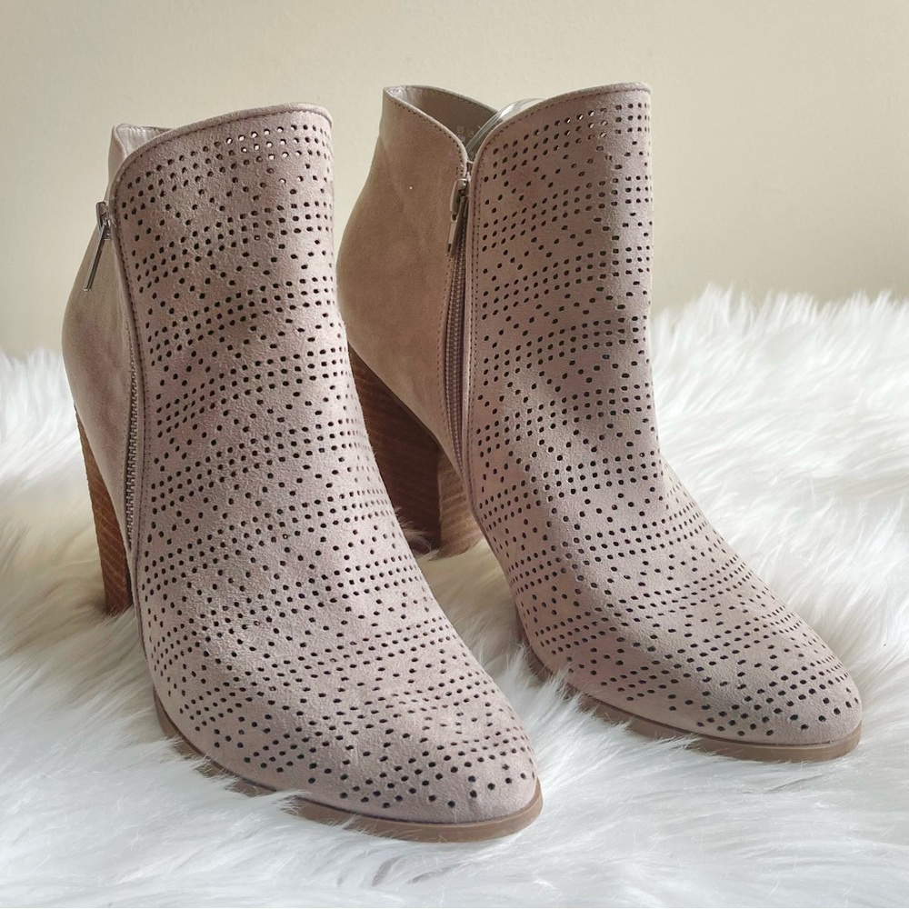 Carlos by Carlos Santana Hacey Perforated Tan Ankle Booties - Picture 5 of 7